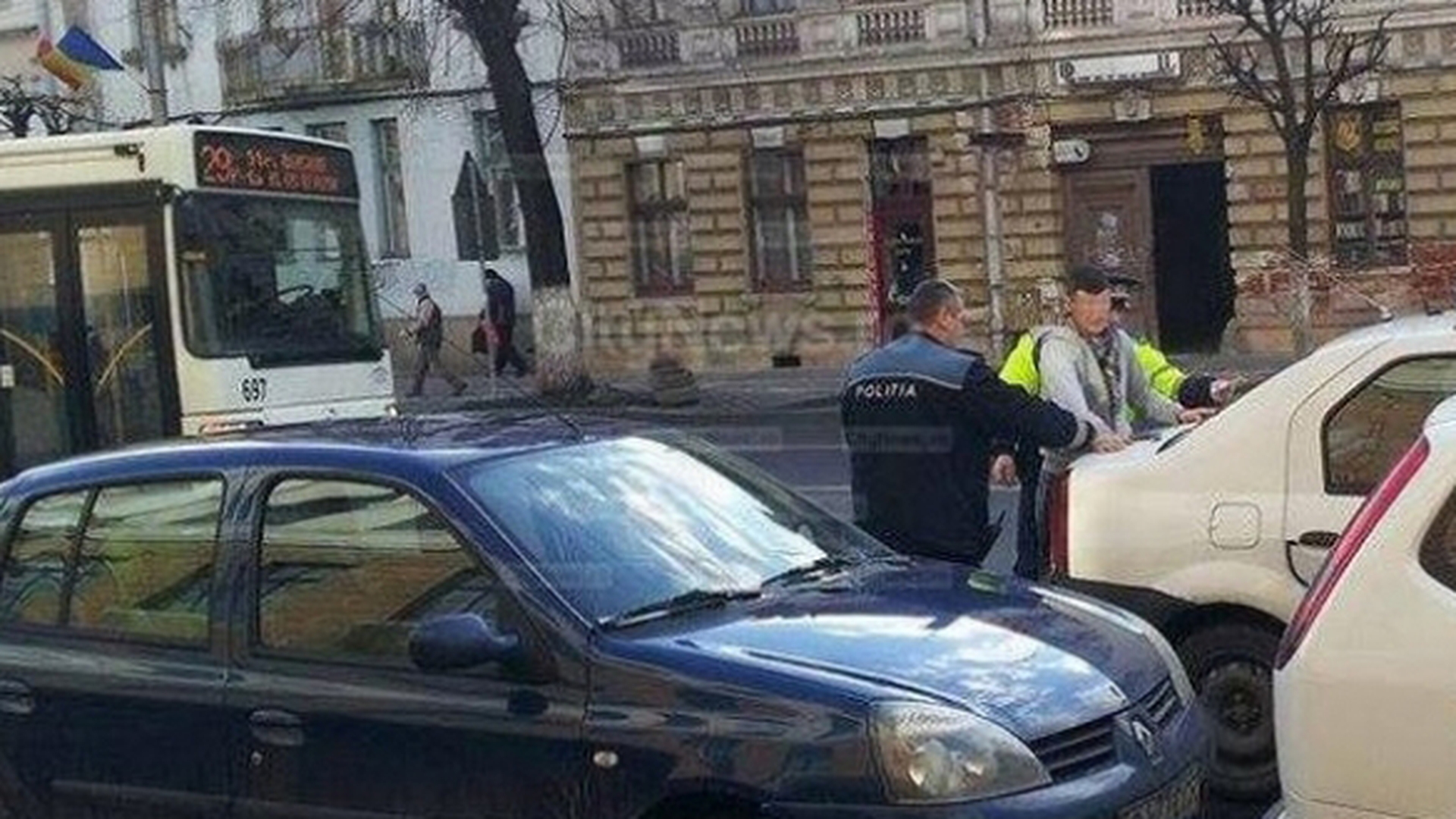 Scene de groaza la Cluj! Un barbat a urcat inarmat in autobuz si...