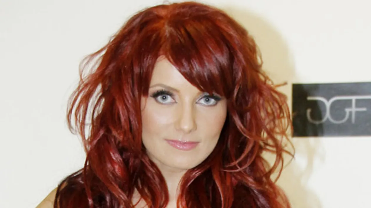 Vedetele au fugit de canicula si au luat cu asalt piscinele! Sylvia a facut plaja cu acest costum de baie