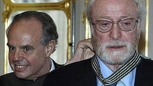Actorul Michael Caine a primit cea mai importanta distinctie culturala a Frantei