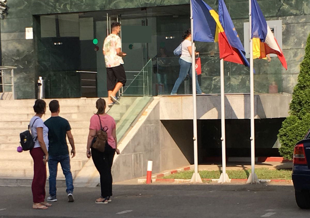 Tudor Chirilă a făcut ”blat” cu o angajată, pentru a scoate o sumă de bani de la bancomat!