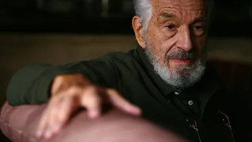 Dana Nicolaescu ii face toate mofturile Iolandei! De Martisor i-a daruit un vas ceramic lucrat manual