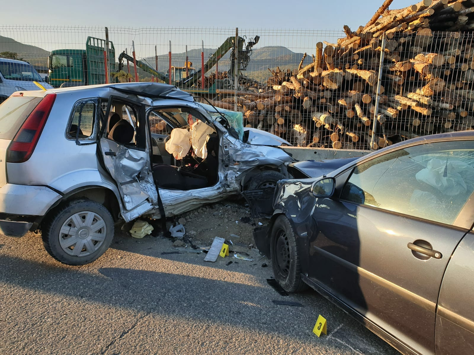 Accident în Prahova! Un mort și patru răniți după ce două mașini s-au lovit frontal