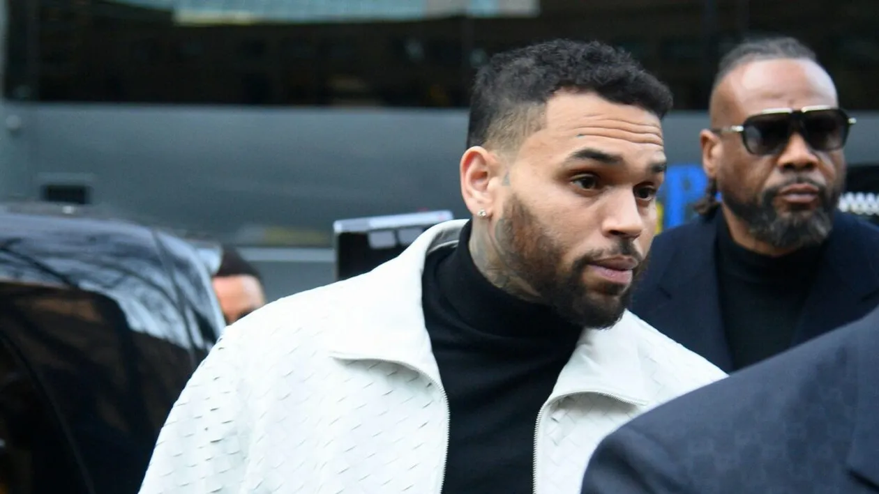 Chris Brown, obligat să plătească despăgubiri de 13 milioane de dolari după ce o fostă angajată a fost atacată de un câine al artistului