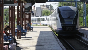 O minoră, prinsă fără bilet în tren. Un pasager a zis că o ajută cu bani, în schimbul unui "mic serviciu". Când a văzut ce se întâmplă, "nașul" a intervenit imediat