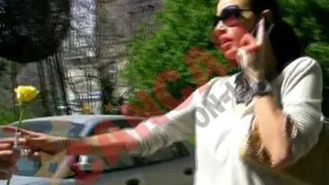 Andreea Raicu are nevoie din nou de o vacanta!  Nici macar o floare nu o mai multumeste