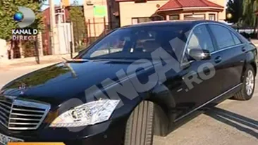 VIDEO De-asta era fiul risipitor! Fiul regelui mezelurilor nu mai poarta doliu, si-a luat masina de 100.000 de euro si mama vitrega va avea grija de el