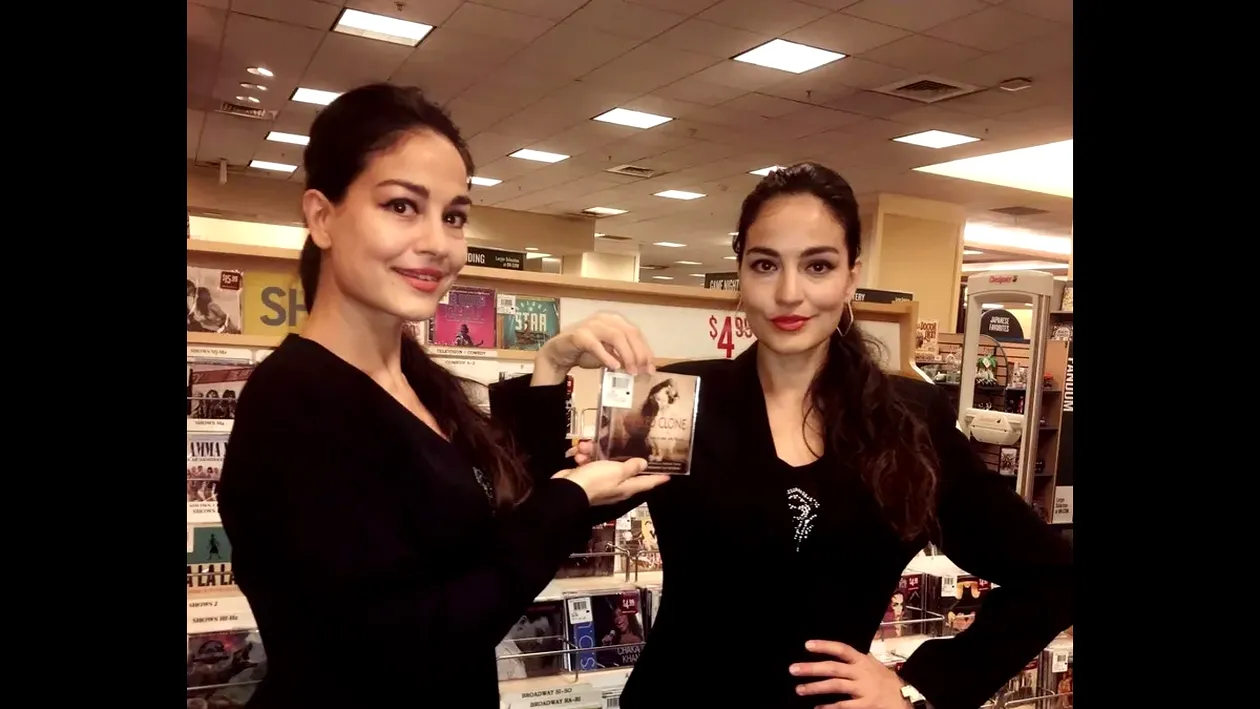 Primele imagini cu gemenele Indiggo după ce au fost arestate! Cu greu le mai recunoști