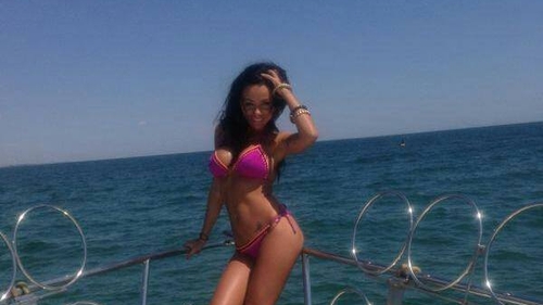 Nevasta lui Sisu, imagini incendiare! Catalina a pozat intr-un costum de baie minuscul!