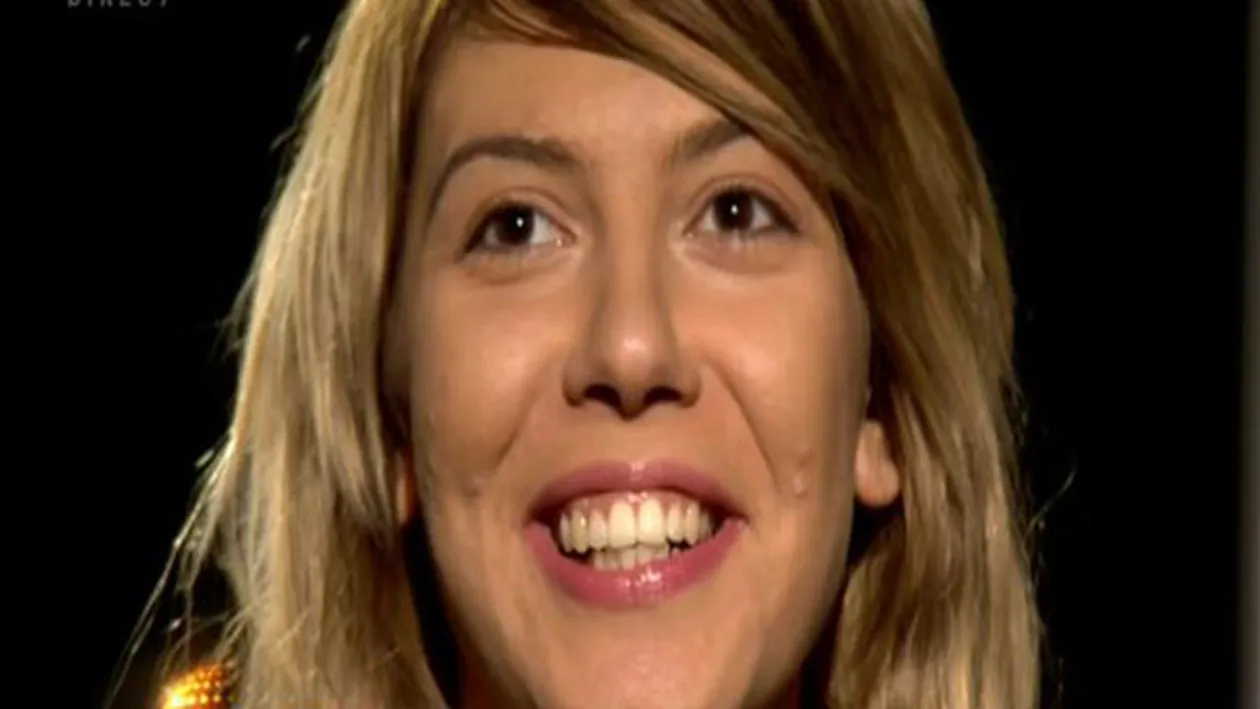 Asa o vezi doar in dormitor! Sore, in sutien la cele mai grele antrenamente Dansez. S-a trântit pe jos si...