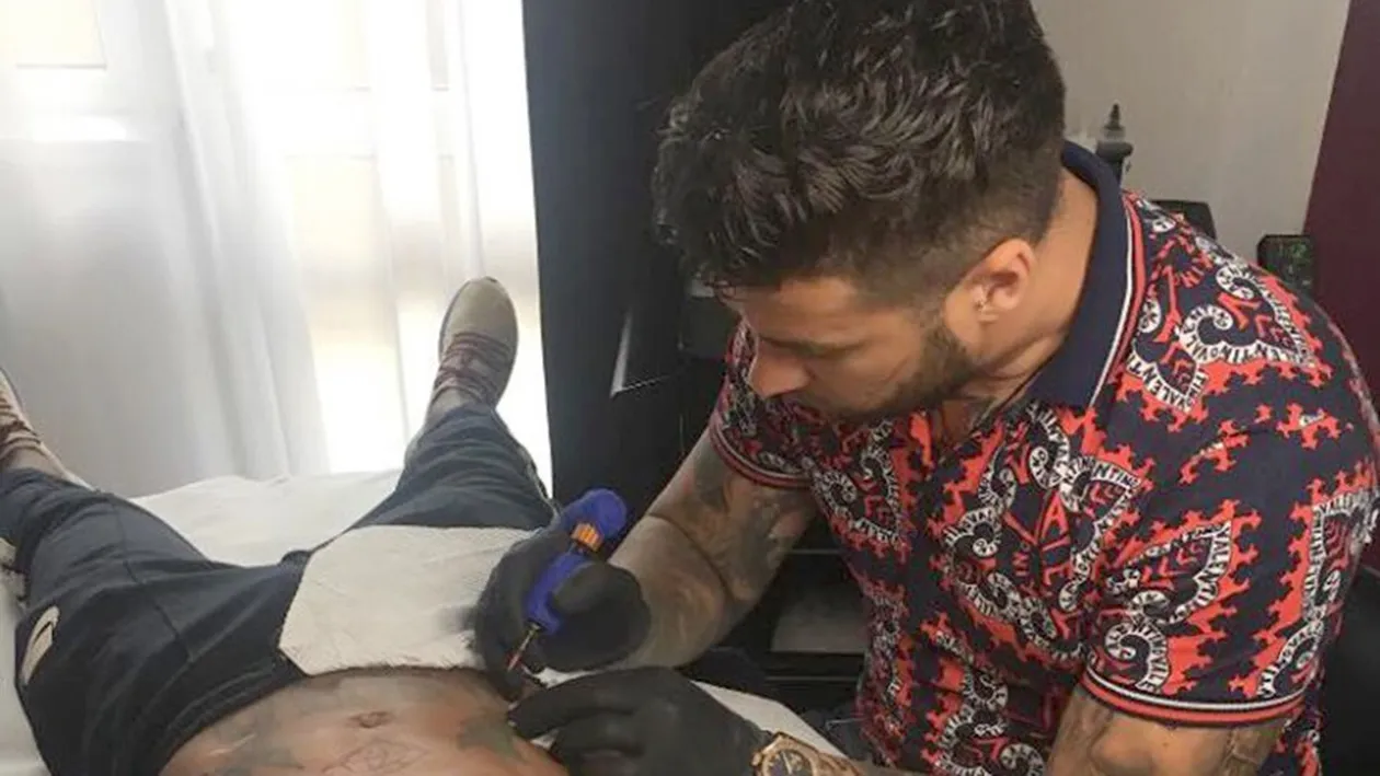 Întâmplare halucinantă într-un salon de tatuaje din Iași: Vreau un tatuaj verighetă. Care a fost răspunsul angajatului și cum a putut să iasă tatuajul