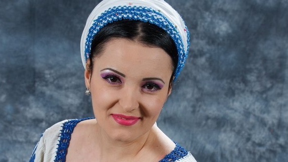 O cunoscuta cantareata de muzica populara n-a mai mancat nimic de 10 zile! Traieste doar cu apa si cafea!