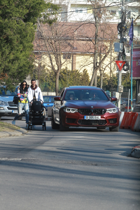 Adrian Stoian, alături de Daniela și de copilul lor
