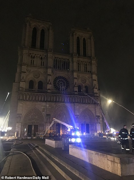 Primele imagini din interiorul Catedralei Notre Dame, dupa incendiu. Ce a mai rămas din simbolul Parisului