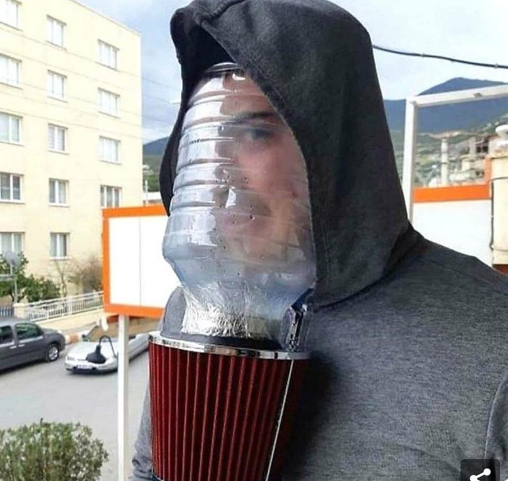 TOP 25 – Cele mai amuzante idei. Cu ce au înlocuit oamenii din imagini masca de protecție