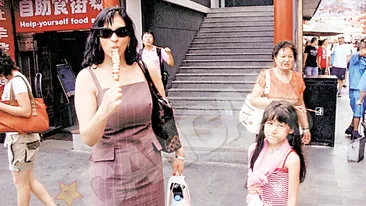 Cantareata Cristina Boboaca s-a apucat de muzica chinezeasca de dorul iubitului asiatic!  A salvat-o de la moarte pe sotia amantului