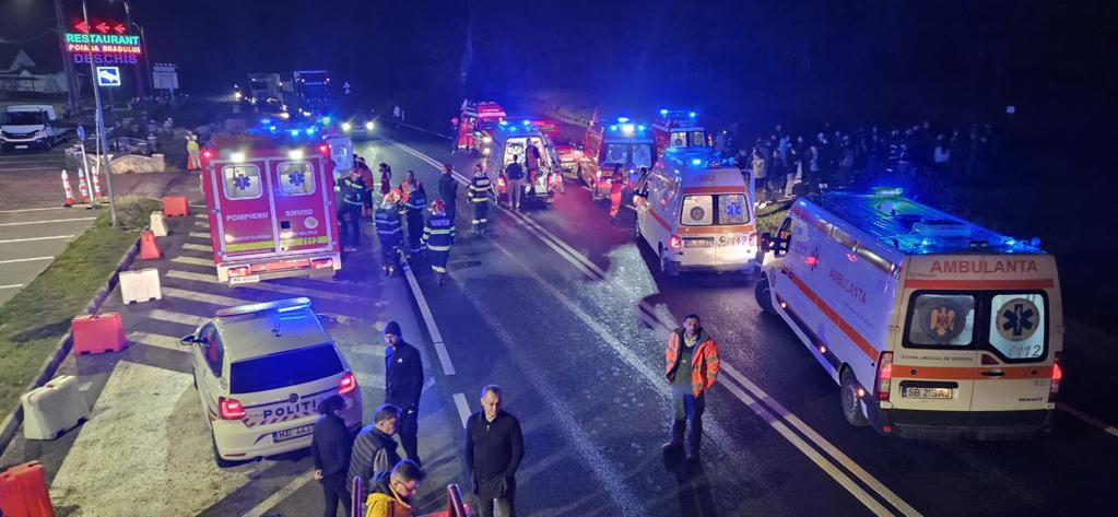 Două autocare s-au ciocnit pe DN1, zona Poiana Bradului, miercuri seara (26 aprilie 2023)
