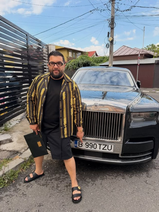 Cât costă să îți facă Tzancă Uraganu o dedicație. Prețul crește de la o secundă la alta