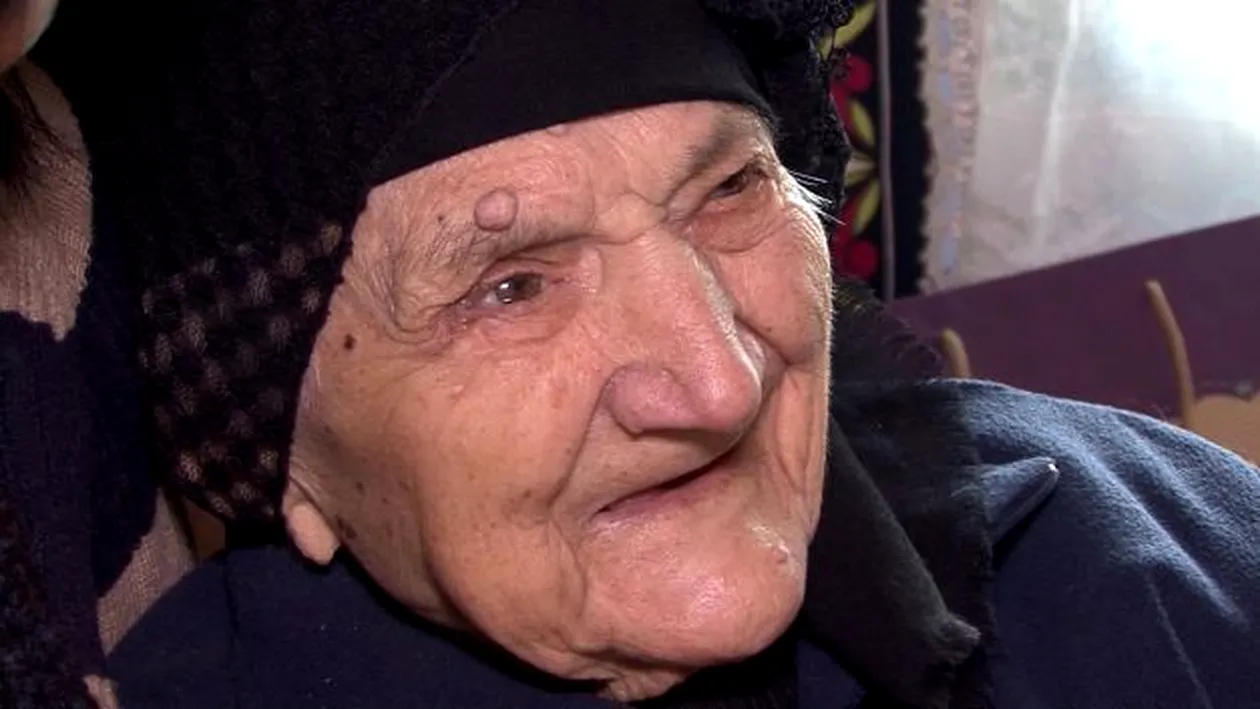 Această femeie de 100 de ani din Buzău nu a mai dormit din tinereţe! Informaţia i-a lăsat chiar şi pe medici cu gura căscată. Iată explicaţia specialiştilor