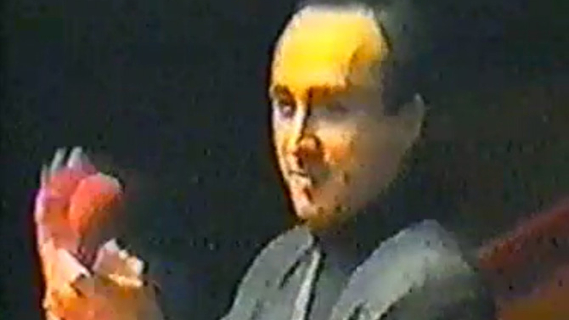 Filmuletul de care habar nu aveai ca exista! Inainte sa greseasca imnul Romaniei, Marcel Pavel avea par, canta muzica tiganesca la Miss Piranda si dadea dedicatii!