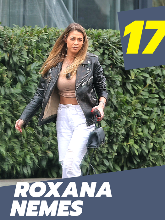 TOP 30 sexy-vedete care și-au scos abdomenul la ”interval”! Antonia, Alexandra Stan și Otniela n-au avut ”milă” de trecători!