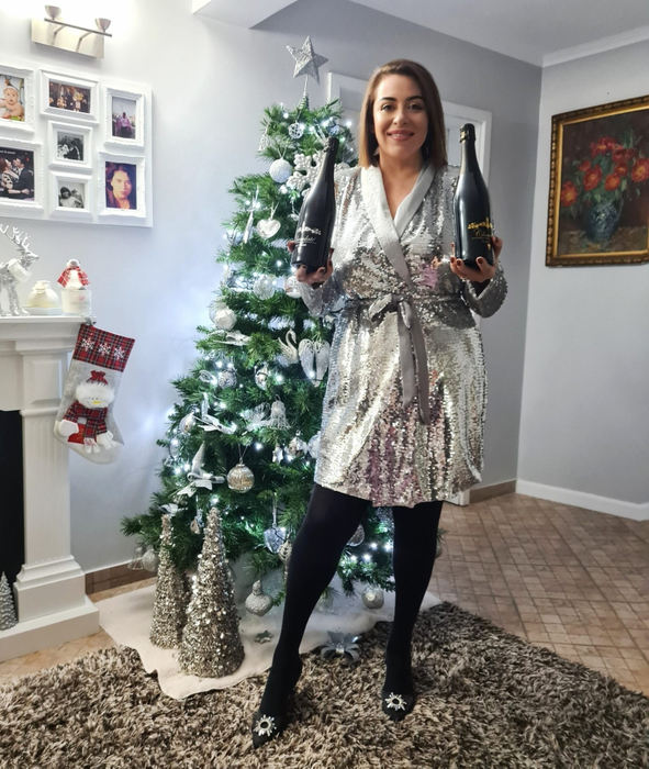Cu multe kilograme în minus, Oana Roman s-a filmat dezbrăcată în cada cu spumă! A dezvăluit un secret: “Încep un proiect în televiziune” | VIDEO