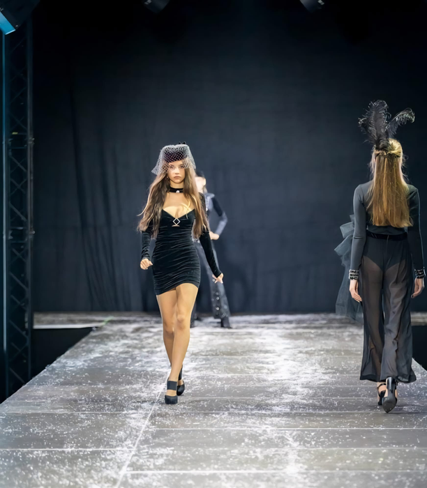 Colecția Black Opulence prezentată în cadrul evenimentului Pasarela
