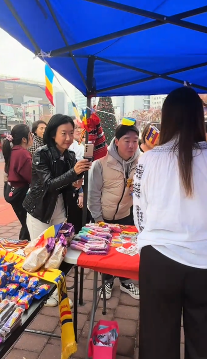 Cum a sărbătorit Alina, o româncă stabilită în Coreea de Sud, 1 Decembrie. Reacția locuitorilor s-a viralizat!