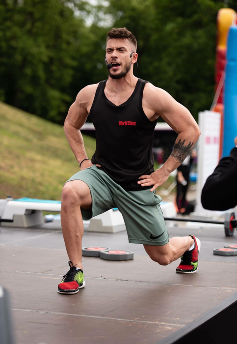 Andrei Krișan cere 370 de euro pentru un abonament anual la sala de fitness (Foto: Facebook)