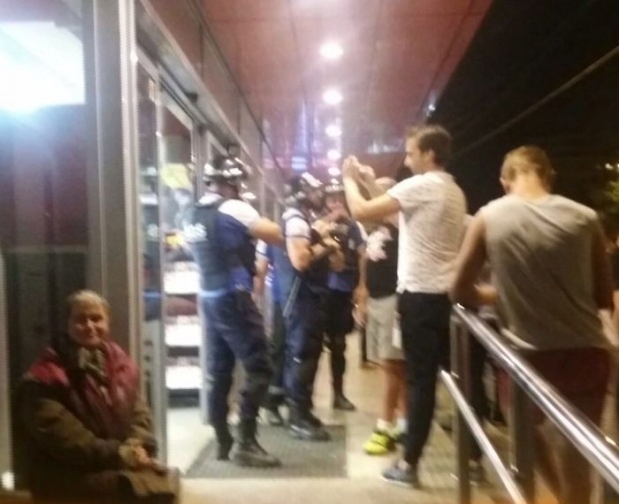 Soldat american bătut într-un magazin din Bucureşti. SMURD-ul a intervenit