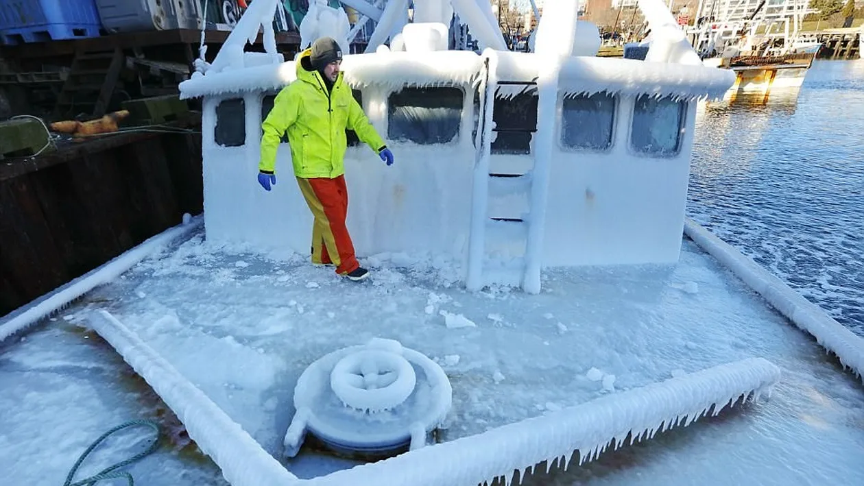Doi oameni au murit din cauza gerului! Se aflau la serviciu, în tura de noapte!