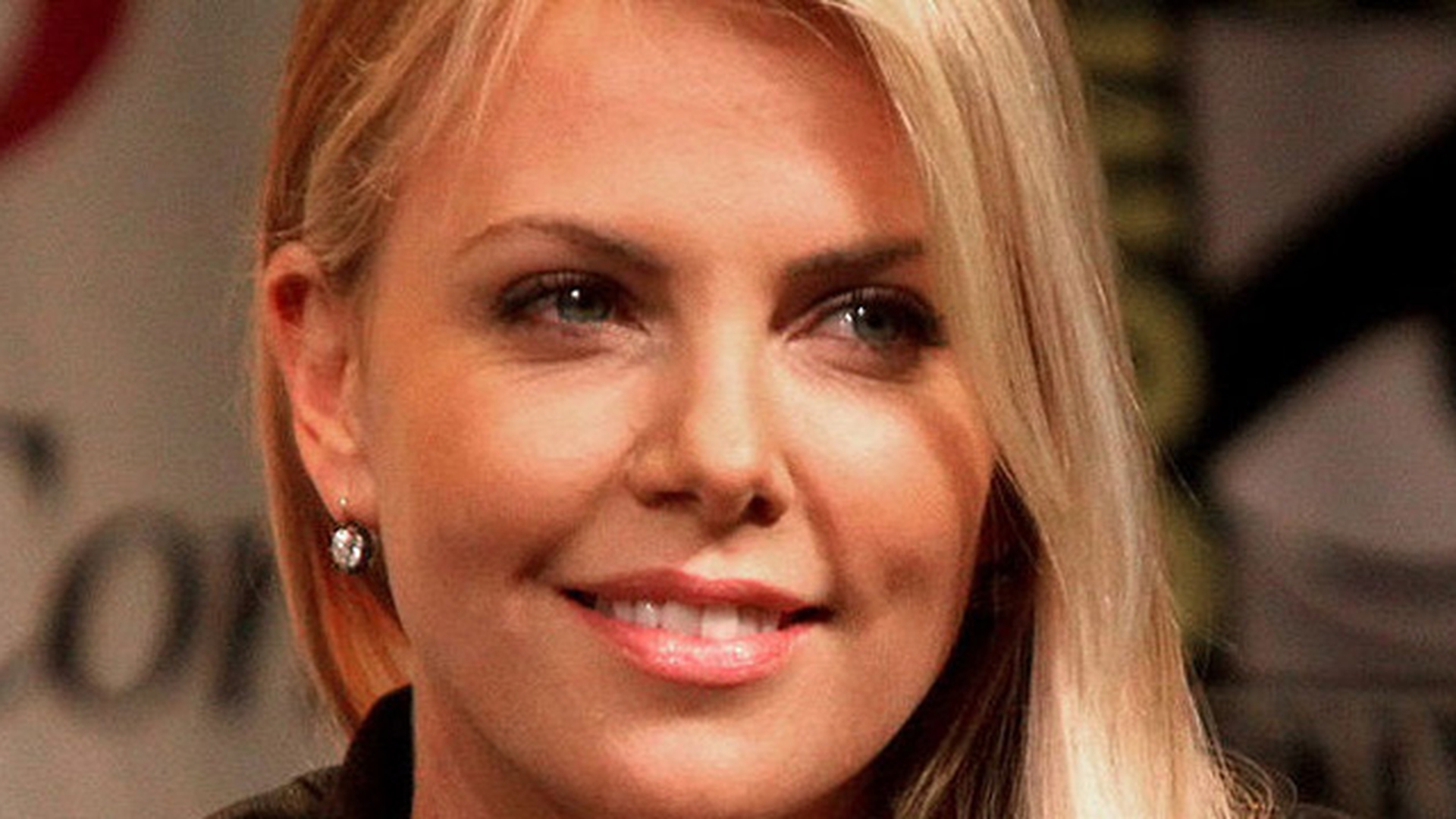 ”Chralize Theron a murit”. Anunţul care i-a revoltat pe fani