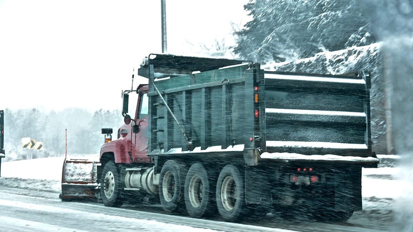Cum își justifică demersul primarul care a interzis zăpada în satul său: ”Pentru 4 cm?”
