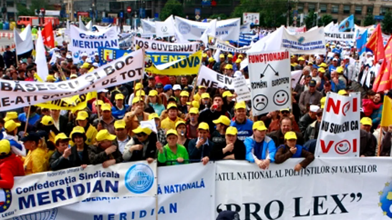 FOTO/VIDEO Disperarea oamenilor cutremura Piata Victoriei!