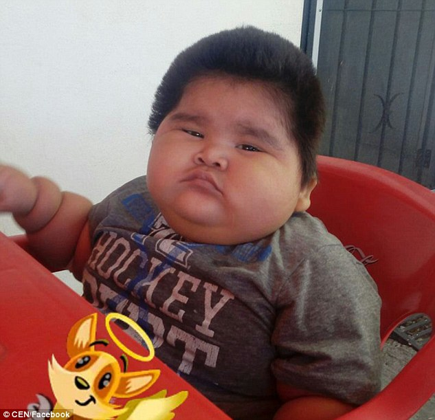 Are 10 luni şi cântăreşte 30 de kg! Ce greutate avea bebeluşul-gigant la naştere