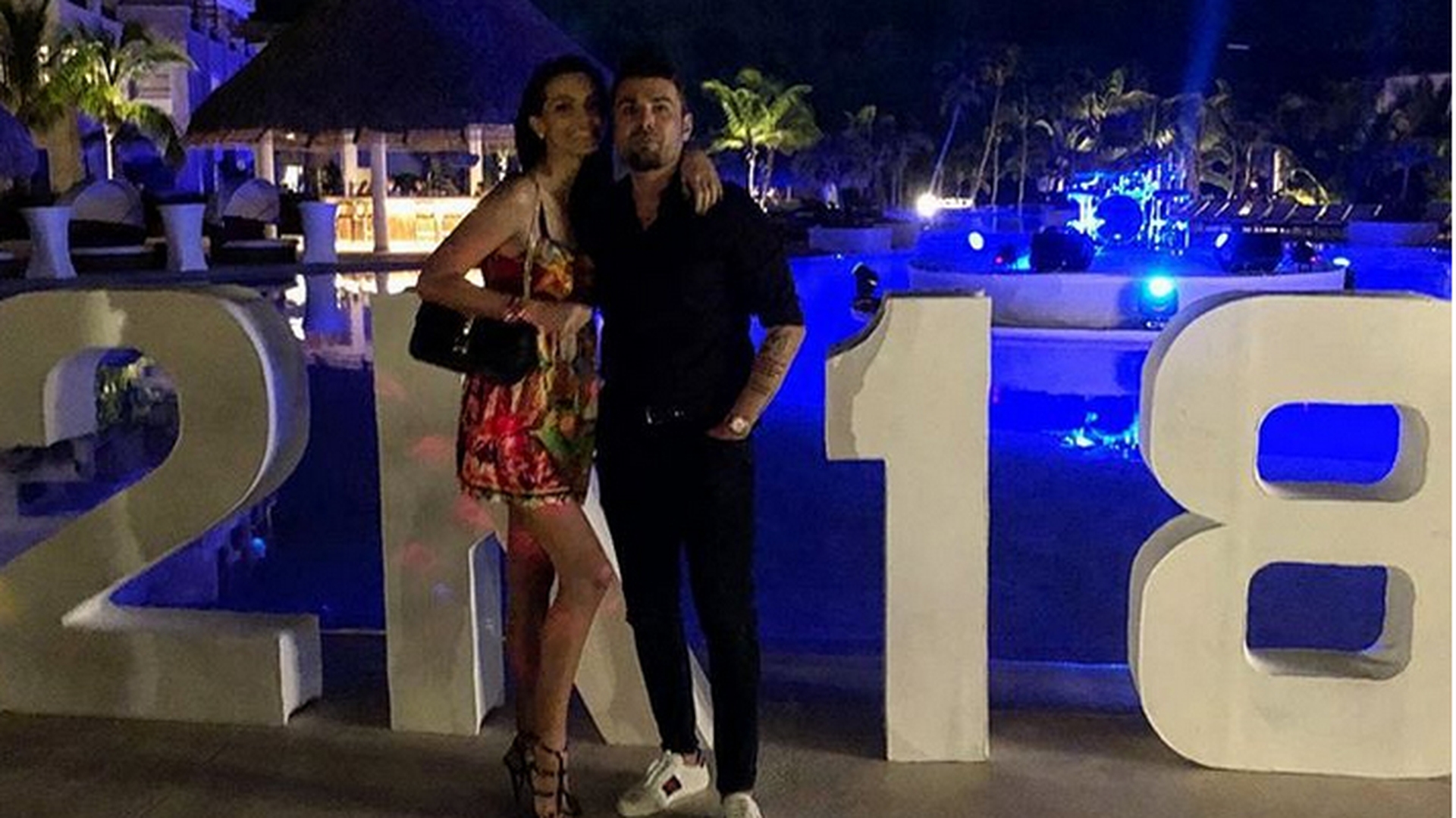 Adrian Mutu, în vacanţă cu copiii săi în Republica Dominicană! Sandra arată senzaţional în costum de baie, după ce a născut
