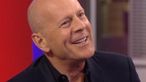 Bruce Willis a luat-o razna? Vezi cel mai ciudat interviu pe care actorul l-a acordat în ultimul timp!