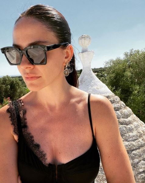Cât s-a schimbat Adelina Chivu după intervențiile estetice! A plecat fără soțul ei în vacanța din Mykonos și a pozat sexy și nemachiată