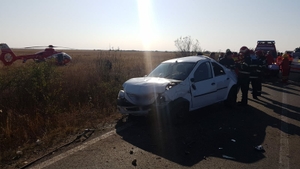 O femeie de 84 de ani a murit după ce ginerele ei s-a răsturnat cu mașina pe DJ 701, la Corbii Mari