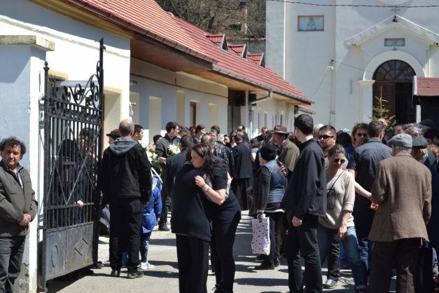 Imagini sfâşietoare de la înmormântarea Getei Dor Popescu. Sursa foto: adevărul.ro