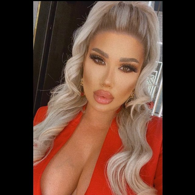 Gabriela are aproape 40.000 de urmăritori care îi admiră postările sexy