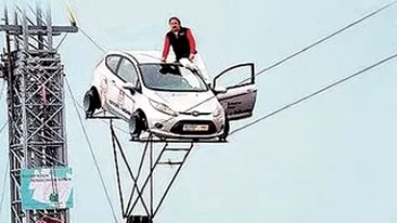 Goneste cu masina pe franghie