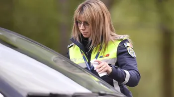 3.300 lei amendă pentru toți șoferii din România care fac această greșeală când se urcă la volan. 90% nici nu știu că este greșit