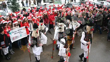 400 de Mosi Craciun si Craciunite au defilat pe strazile Sucevei