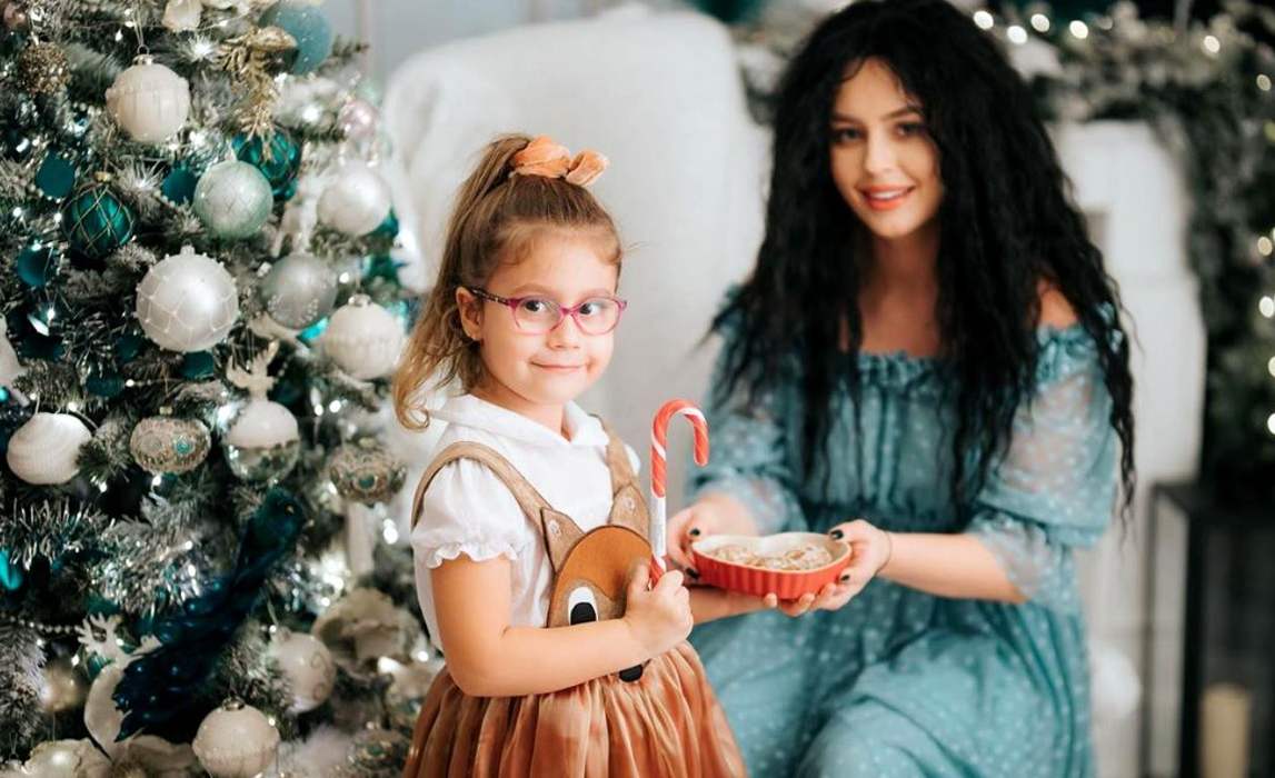 Adorabil! Cum s-au fotografiat Misha și fetița ei în prag de sărbători