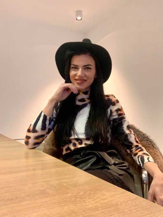 Lavinia a divorțat în secret, la notar, după ce s-a tunat din cap până-n picioare