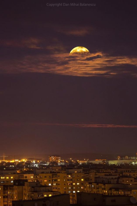 Cum a fost văzută cea mai mare Super Lună din ultimii 70 de ani, în România! FOTO