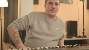 VIDEO Chris Mayer si J. Yolo au lansat varianta acustica a piesei "Back To Life"!