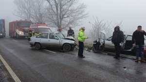 Accident în lanț pe DN 52, între Alexandria și Furculești. Trei mașini s-au făcut praf, doi oameni au fost răniți