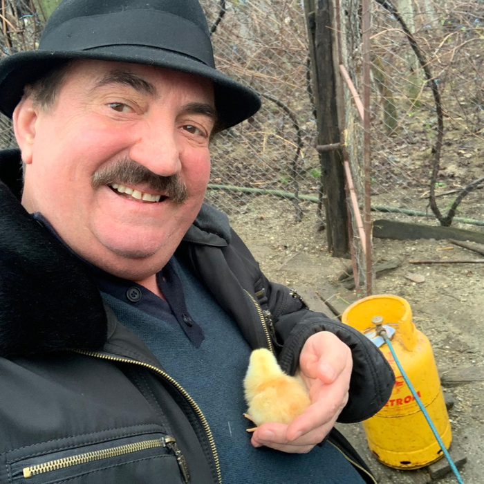 Doru Gușman vizitează des mormântul lui Petrică Mîțu Stoian (Foto: Facebook)