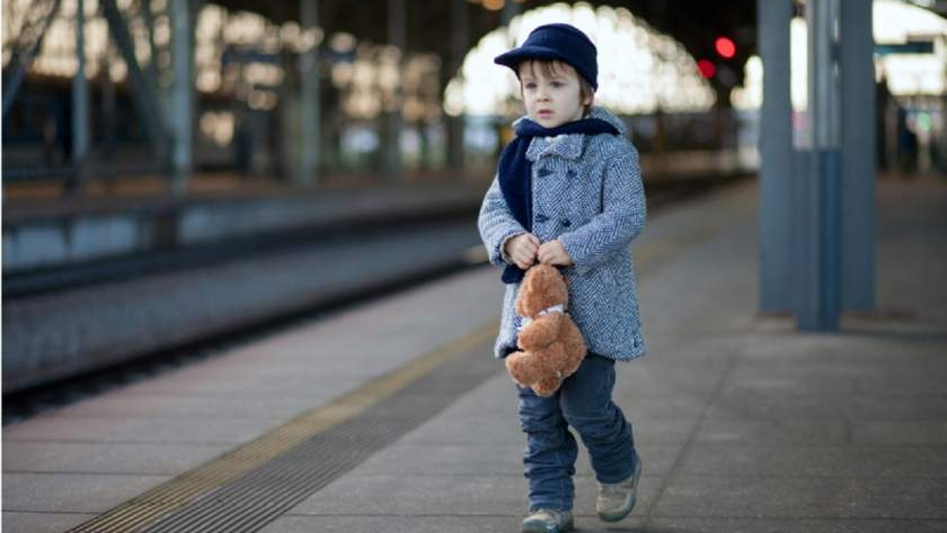 Doi părinţi din București și-au uitat copiii într-un loc de joacă din Brașov. Şi-au adus aminte de ei pe la Comarnic